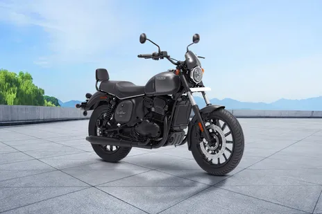 Yezdi Roadster Grey & Silver image